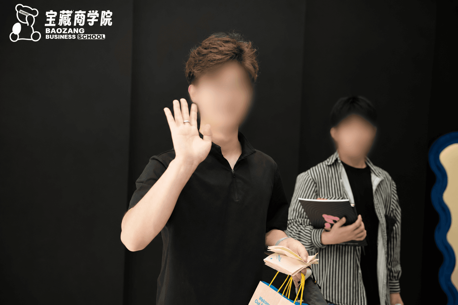 线下内容交流现场，人物已脱敏